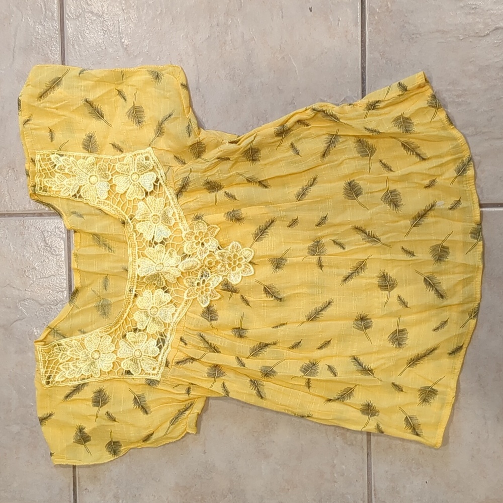 Beautiful Yellow Feather Print Boho Blouse Size Small